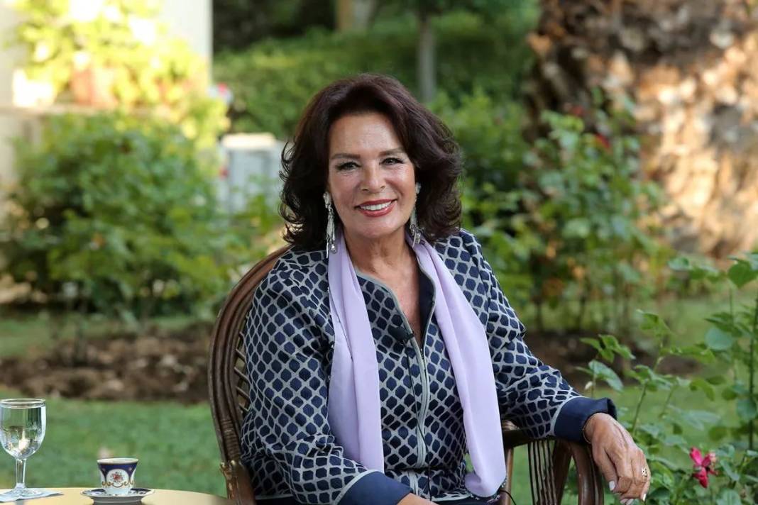 Hülya Koçyiğit'in kız kardeşi meğer ondan önce ünlüymüş! İlk kez öğrenenler hayrete düştü 1